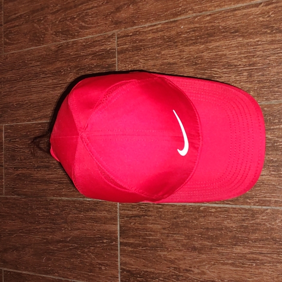 Nike AeroBill Unisex Lightweight Red Cap main image 7